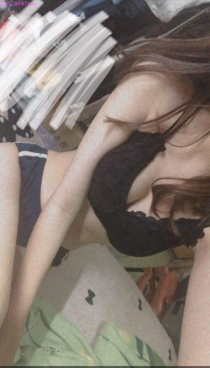 Em là con đĩ hư hỏng của anh