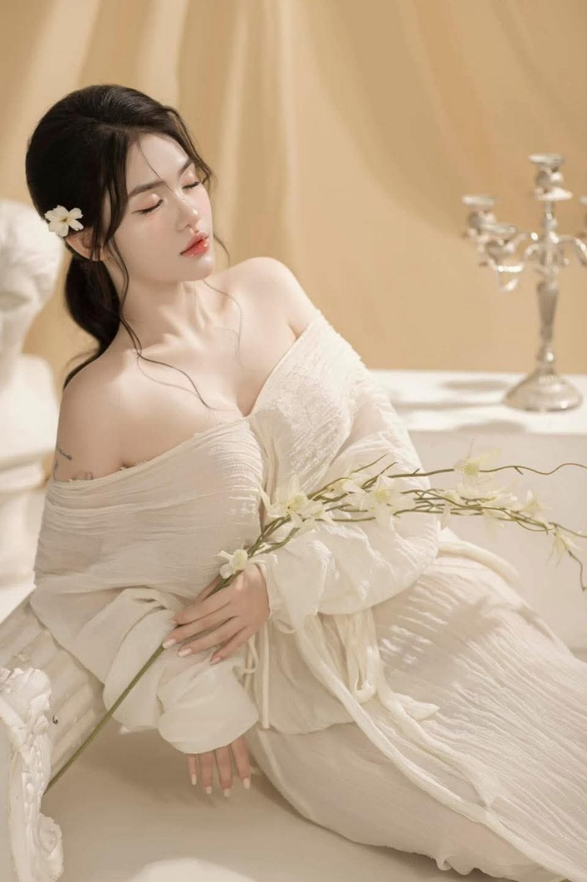Những con cặc đen thùi lùi thay nhau nhấp lồn em